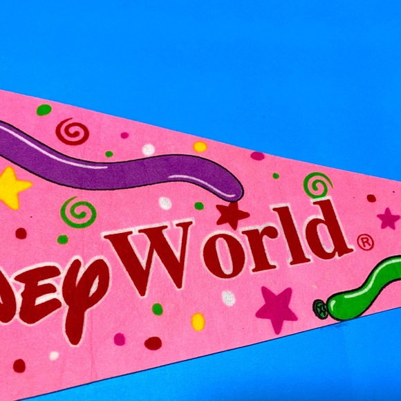 WALT DISNEY WORLD VTG 90’s MINNIE MOUSE PINK SOUVENIR PENNANT FLAG RARE LG 30” - Picture 8 of 13